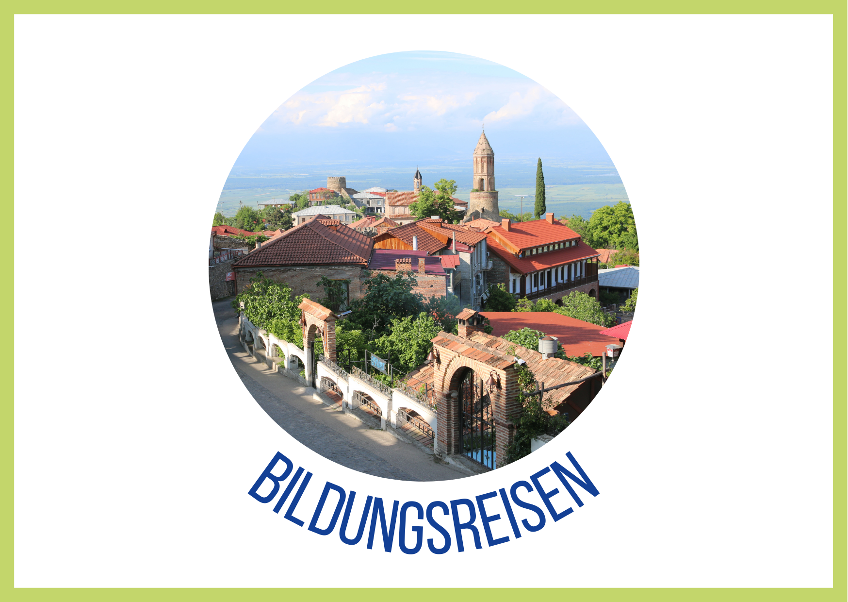 Foto von georgischer Landschaft. Darunter steht Bildungsreisen.