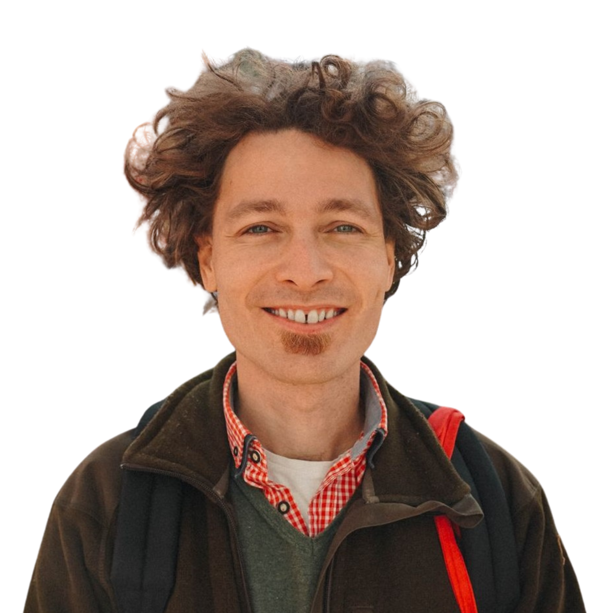 Julian Gröger Porträt von Julian Gröger. Ein Mann mit lockigen, brauen Haaren und einem kleinem Bart unter der Lippe lächelt in die Kamera.