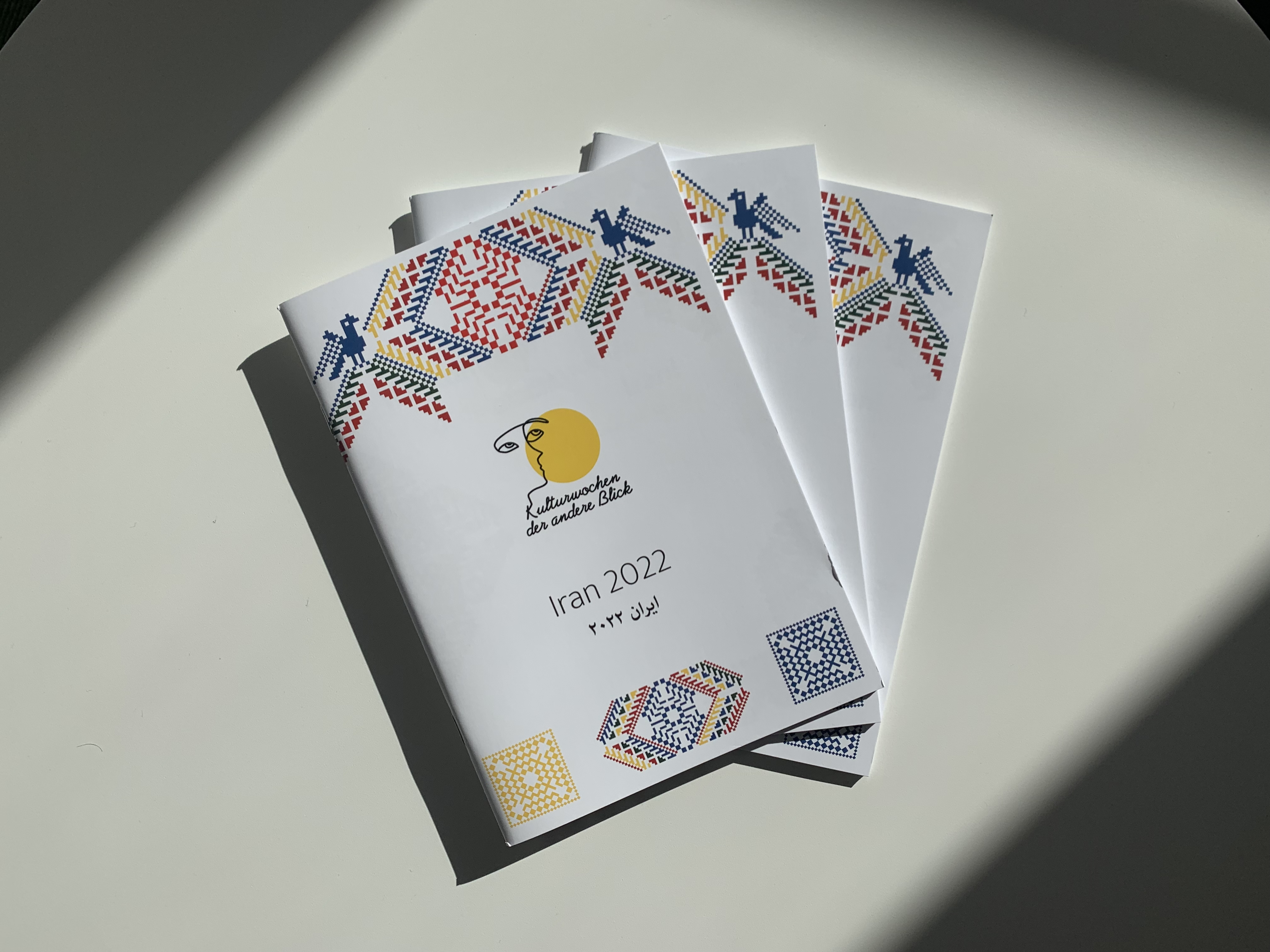 Programm Kulturwochen Iran Foto des Programmhefts der Kulturwochen Iran 2022.