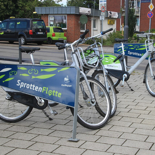 Fahrrad-Verleih-Station der Sprottenflotte am Hafen.