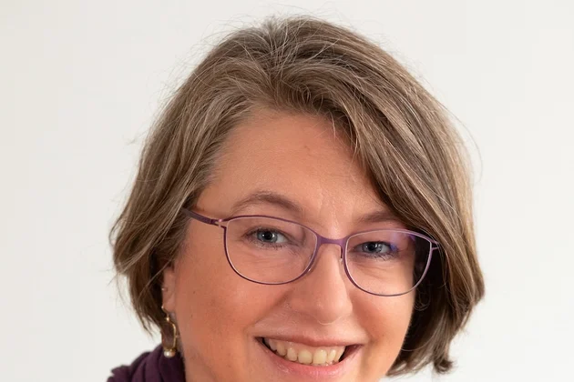 Porträt von Christine Künzel.