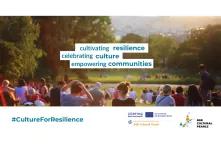 Auf einer Wiese sitzen Leute im Sonnenschein. Über dem Bild steht: Cultivating Resilience, celebrating culture, empowering communities. Unten sind die Logos von Interreg BSR und BSR Cultural Pearls. Links unten steht #CultureForResilience.