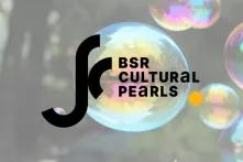 Im Hintergrund sind Seifenblase, darüber ist das Logo von BSR Cultural Pearls