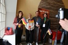 Vier Vertreter*innen/Teilnehmer*innen des BSR Programms Cultural Pearls stehen zum Fotografiertwerden zusammen.