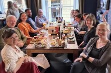 Heitere Abendrunde im Restaurant Pronk, gelegen in einem der ältesten Häuser der Stadt direkt am Vismarkt.  