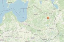 Kartenaufnahme von Lettland. Eine Markierung ist im Nordosten im Dorf Kalniena gesetzt.