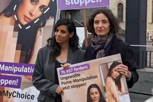 Kundgebung vor dem BMDV nach der Übergabe der Petition gegen Deepfake Pornos durch HateAid mit Collien Fernandes.