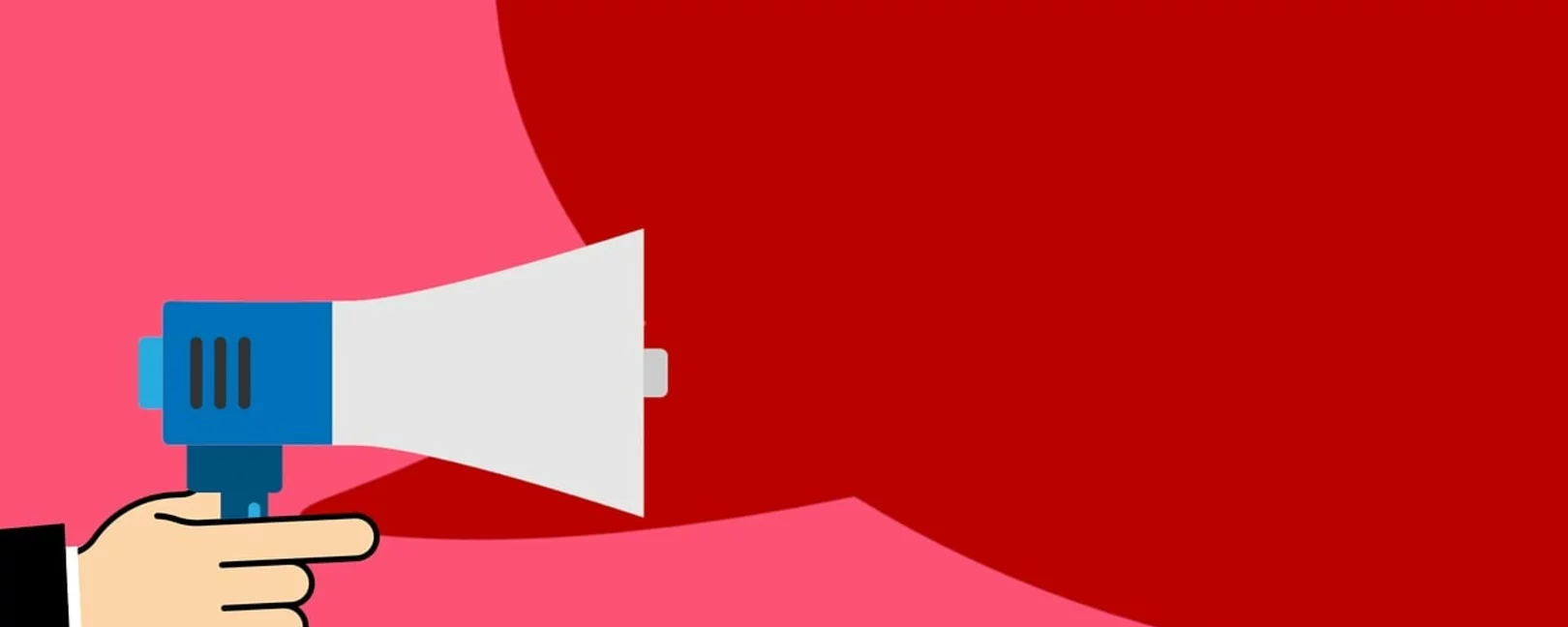 Eine Hand hält ein Megafon, aus dem eine Sprechblase kommt.