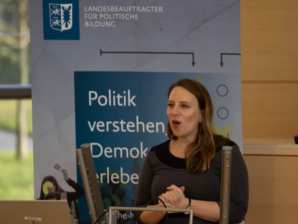 Dr. Theresa Züger, Leiterin des Projektteams für den Dritten Engagementbericht der Bundesregierung Dr. Theresa Züger, Leiterin des Projektteams für den Dritten Engagementbericht der Bundesregierung