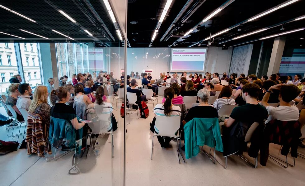 Fishbowl-Diskussion Fishbowl-Diskussion im Stiftungsgebäude der Bundesstiftung in Berlin.