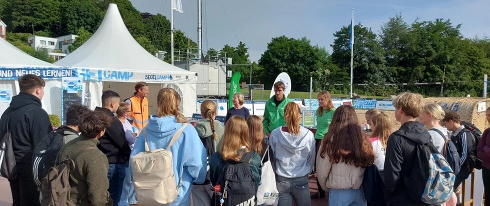 Schüler*innen beim Tag der Meeresschutzstadt.