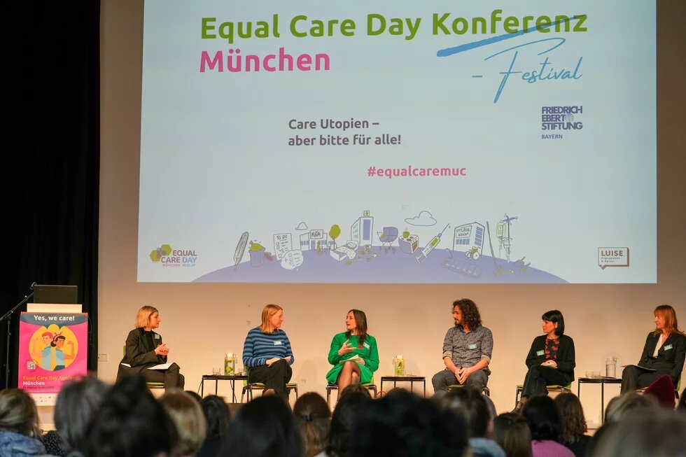 Podiumsdiskussion bei Equal Care Day Konferenz in München 2024 